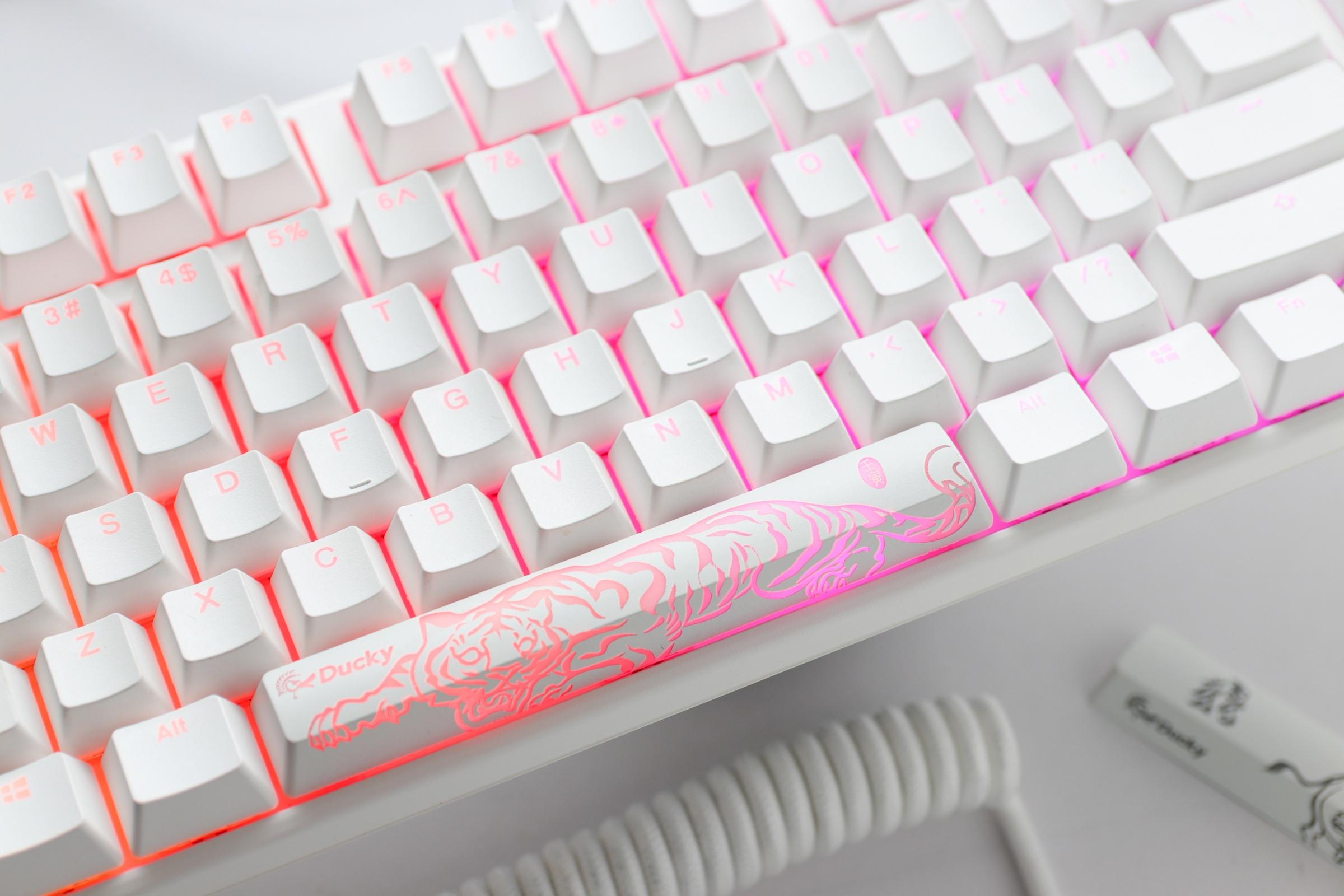 Геймърскa механична клавиатура Ducky One 3 Pure White Full Size Hotswap Cherry MX Black, RGB, PBT Keycaps 2
