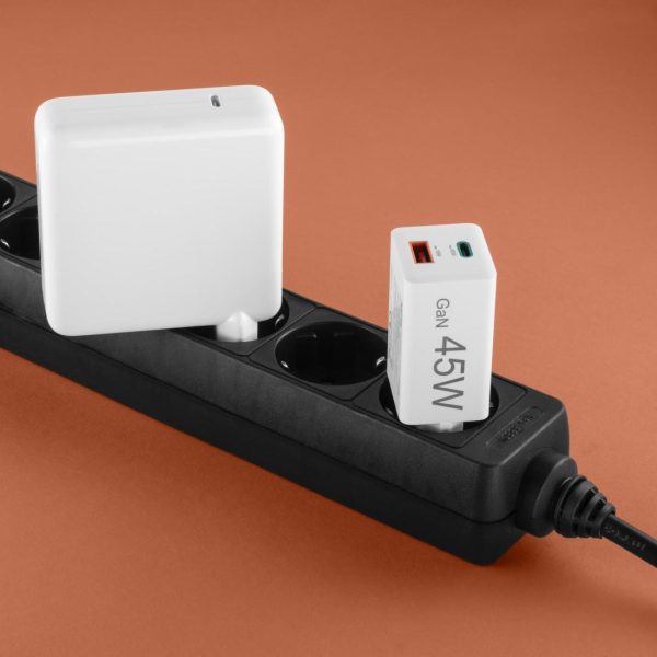 HAMA Бързо мини зарядно, 45 W, 1x USB-C - 1x USB-A, PD, бяло 11