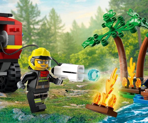 LEGO City - 4x4 Fire Truck with Rescue Boat - 60412 6