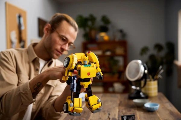 LEGO Icons - Bumblebee, 10338 9