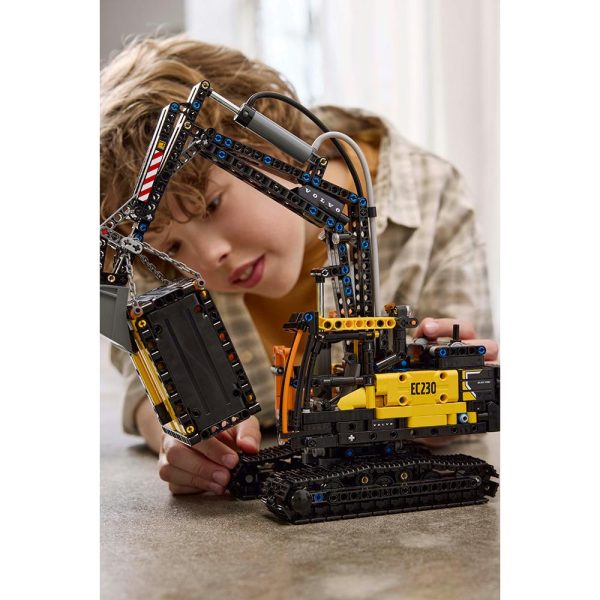 LEGO Technic - Volvo FMX LKW, 42175 4