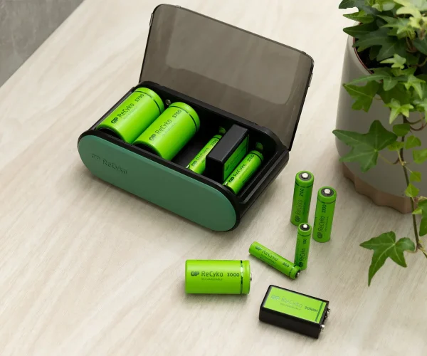 Зарядно у-во с 6 гнезда / 4 канала Universal Charger R6,03,14,20,22  B361 GP 4